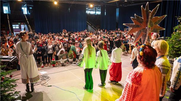 In der Stadthalle wird wieder zur Weihnachtszeit für bedürftige Menschen gesorgt.
