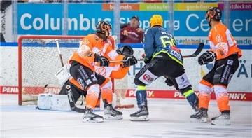 Pinguins-Spielszene gegen Wolfsburg