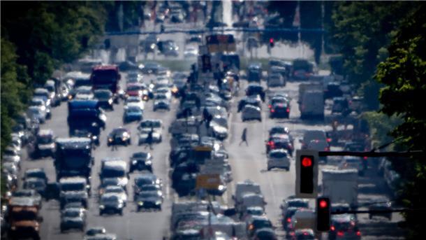 In Deutschland haben fast zwei Drittel der Autos inzwischen Abgaswerte nach den neueren und strengeren Normen Euro 5 oder Euro 6.