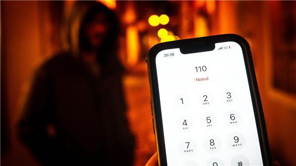 Wie sicher fühlen sich Frauen nachts auf dem Heimweg? In Deutschland wird wieder über das Sicherheitsgefühl von Frauen diskutiert.