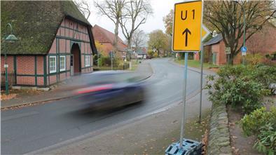 Eine Straße in Wellen.