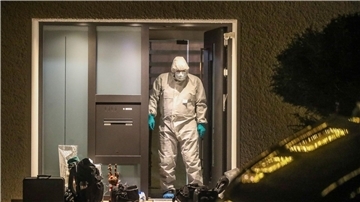 In einem Einfamilienhaus in Villingen-Schwenningen in Baden-Württemberg sind Mutter, Vater und ihr 32-jähriger Sohn tot aufgefunden worden.