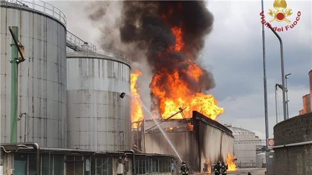 Großbrand in einer italienischen Brennerei In einer Brennerei in der italienischen Stadt Faenza in der Region Emilia-Romagna ist ein Großbrand ausgebrochen.