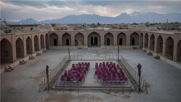 Iranische Sängerin performt ohne Kopftuch - Justizverfahren In einer Karawanserei wie dieser war Parastu Ahmadi aufgetreten. (Symbolbild)