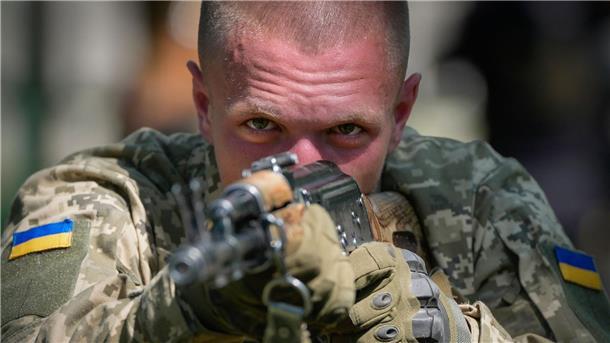 40 Prozent für Kürzungen bei Unterstützung der Ukraine In einer Umfrage, sprachen sich rund 40 Prozent der Befragten für eine Kürzung der Unterstützung der Ukraine aus.