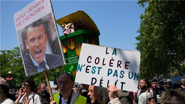 In Frankreich tritt die umstrittene Rentenreform von Präsident Macron nach monatelangen teils gewaltsamen Protesten an diesem Freitag nahezu geräuschlos in Kraft.