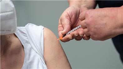 In ganz Deutschland haben die Impfungen gegen das Coronavirus begonnen. Eine Bremer Initiative will erreichen, dass die Bevölkerung deutlich schneller geimpft wird als bislang vorgesehen.