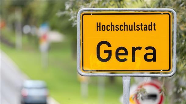SPD-Stadtratskandidat in Gera geschubst und beleidigt In Gera ist ein SPD-Stadtratskandidat geschubst und beleidigt worden.