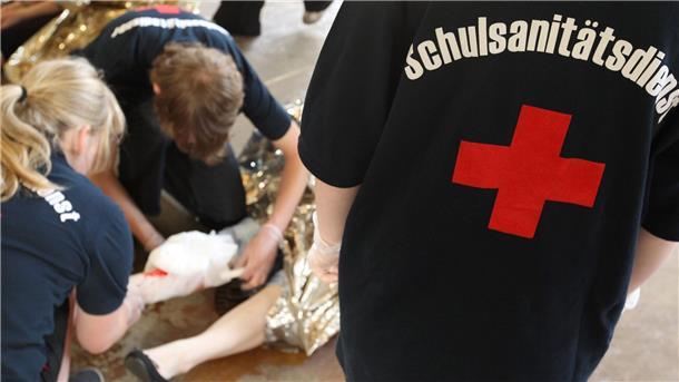 Reanimation: Ersthelfer könnten 10.000 Leben im Jahr retten In Hessen und dem Saarland sind Wiederbelebungskurse in der Schule bereits Pflicht, NRW will folgen. (Symbolbild)