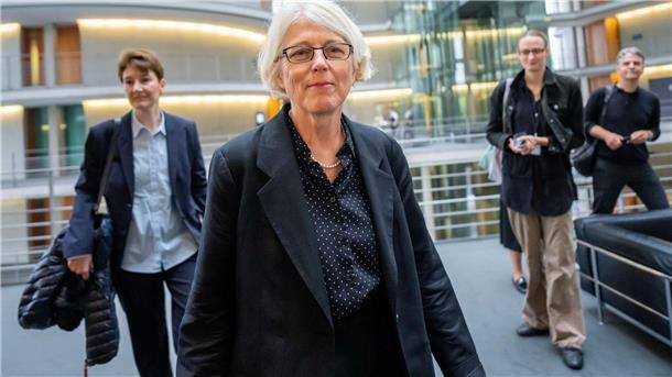 Opposition: Nach Sudhof-Auftritt mehr offene Fragen In ihrem Bericht machte Ermittlerin Sudhof Kritik an der Beschaffung deutlich.
