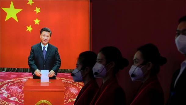 Neue US-Sicherheitsstrategie: China größte Herausforderung In ihrer neuen Sicherheitsstrategie sehen die USA trotz des russischen Angriffskriegs in der Ukraine China als größte geopolitische Herausforderung an.