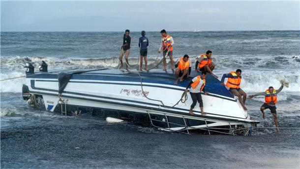Drei Tote bei Unglück von Touristenboot vor Bali In Indonesien kommt es häufig zu tödlichen Bootsunglücken.