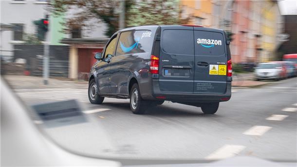In mehreren Standorten in Niedersachsen streiken die Amazon Mitarbeiter. Was sagt der Großkonzern dazu?