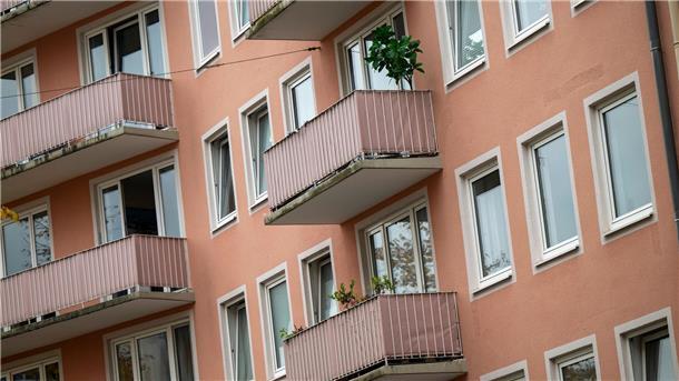 Mietanstieg auf Immobilienportalen schwächt sich ab In München lag die durchschnittliche Kaltmiete mit etwa 23 Euro je Quadratmeter an der Spitze. (Archivbild)