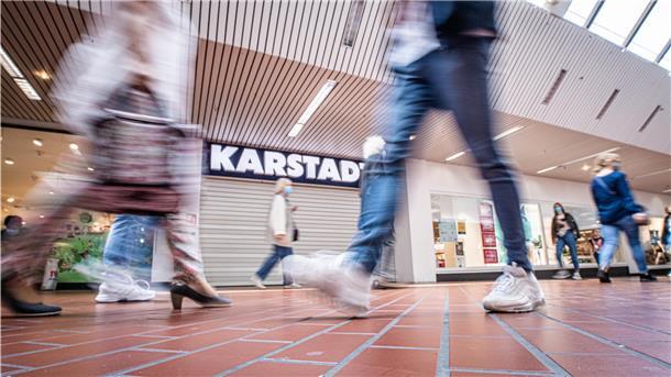 In München und Frankfurt dürfen die Karstadt-Filialen noch ein paar Jahre bleiben - gibt es auch in Bremerhaven Hoffnung?