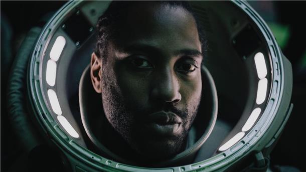 In New Asia soll US-Spezialagent Joshua (John David Washington) den mysteriösen KI-Architekten Nirmata finden.