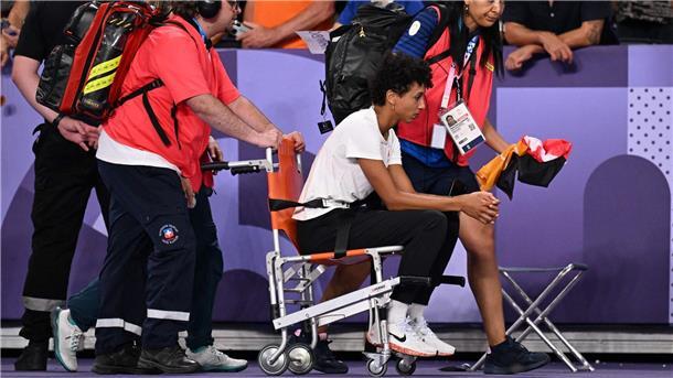 WM-Abschied am goldenen Ort? Das sagt Malaika Mihambo In Paris verausgabte sich Malaika Mihambo im Weitsprung-Finale. (Archivbild)