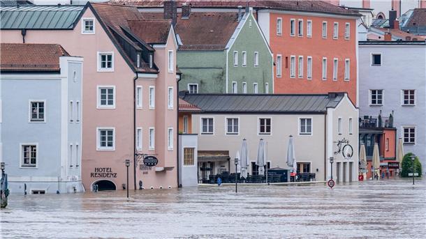 Bange Stunden an der Donau - Weitere Tote in Bayern entdeckt In Passau, wo die Donau, Inn und Ilz zusammenfließen, wurde der Katastrophenfall ausgerufen.