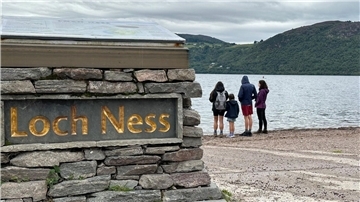 In Schottland hat am Wochenende die vermutlich größte Suche nach dem Ungeheuer von Loch Ness, genannt Nessie, seit Jahrzehnten begonnen.