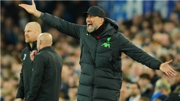 In seiner Zeit beim FC Liverpool legte sich Jürgen Klopp oft mit Schiedsrichtern an.