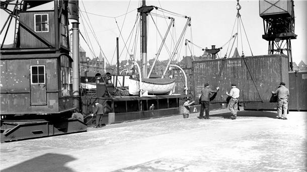 Verbrechen im Hafen: Warum Familie Leeser umsonst wartete In solchen Liftvans - sozusagen die Vorgänger des Containers - wurde das Hab und Gut der jüdischen Familien verstaut, das sie in ihre neue Heimat mitnehmen wollten.