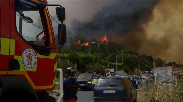 Zahlreiche Waldbrände im Süden Europas - mehrere Todesopfer In Spanien gebe es derzeit insgesamt 14 größere aktive Feuer, sagte die Ministerin für Ökologischen Wandel, Sara Aagesen.