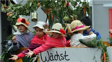 In Tarmstedt wird alle drei Jahre Erntefest gefeiert. Nach 2019 ist es in diesem Jahr wieder so weit. Am 8. Oktober rollt die Erntewagenparade durch den Ort. Außerdem findet der Herbstmarkt der örtlichen WIG an diesem Wochenende statt.