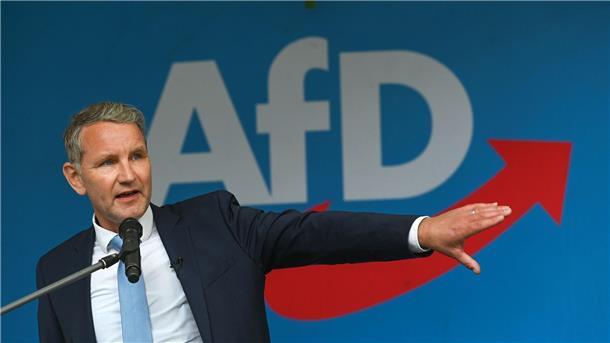 In Thüringen ist die AfD unter Partei- und Fraktionschef Björn Höcke vom Verfassungsschutz als erwiesen rechtsextrem eingestuft.