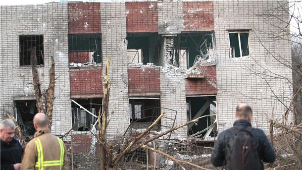 Stiftung: Bedrohung für Wissenschafftler nimmt weltweit zu Infolge eines russischen Raketenangriffs auf einen Kindergarten und eine Hochschule sind in der ukrainischen Großstadt Dnipro mehrere Menschen, darunter auch Kinder, verletzt worden.