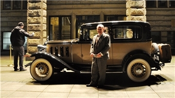 Ingo Ehmann beim Dreh der Filmszene mit seinem Chevrolet.