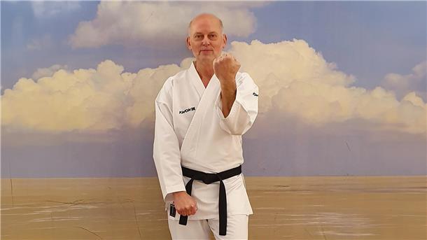 Ingo Lukes hat im Oktober 2022 die Prüfung zum 1. Dan im Wado-Ryu-Karate abgelegt.