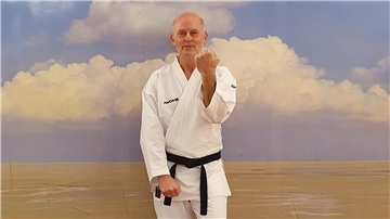 Ingo Lukes hat im Oktober 2022 die Prüfung zum 1. Dan im Wado-Ryu-Karate abgelegt.