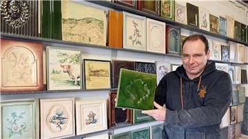 Inhaber Axel Eisenack in seiner Kachelmanufaktur in Baden-Baden.