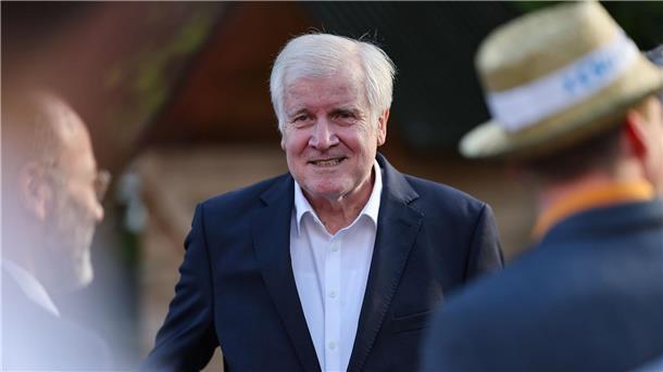 Insgesamt 28 Jahre saß Seehofer für die CSU im Bundestag  (Archivbild).