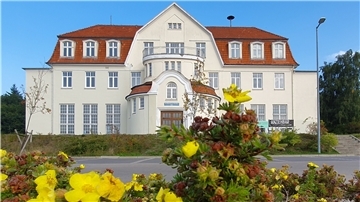 Insgesamt 3000 Quadratmeter Nutzfläche bietet die denkmalgeschützte Villa in der Nordholzer Ortsmitte. Für ein Regionales Versorgungszentrum sind nach Einschätzung der Ärztegenossenschaft Niedersachsen-Bremen aber nur 1450 Quadratmeter nutzbar.