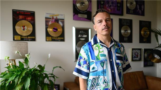 Insgesamt 37 Platin- und 14 Goldene Schallplatten hat Purple Dicso Machine bisher bekommen.