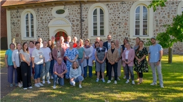 Insgesamt feiern bei der Lebenshilfe Bremervörde/Zeven in diesem Jahr 37 Mitarbeiterinnen und Mitarbeiter ihr Dienstjubiläum. In Selsingen ehrten ihre Leitungskräfte, der Betriebsrat, die Geschäftsführung sowie der Vorstand die anwesenden Jubilare.