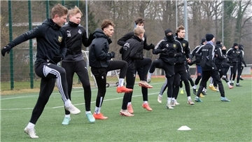 Intensive Aufwärmübungen gehörten beim Trainingslager in Westerstede zum festen Programm des Trainerteams um Coach Robin Cordes.