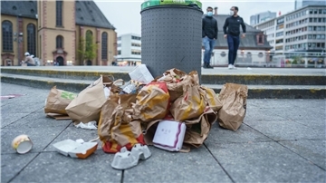 In Tübingen wird seit Anfang 2022 für Einweggeschirr und Einwegverpackungen eine Gebühr fällig.