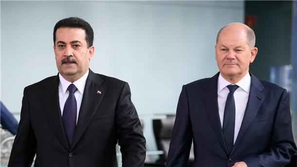 Iraks Regierungschef Mohammed Schia al-Sudani (l) ist zu Gast bei Bundeskanzler Olaf Scholz in Berlin.