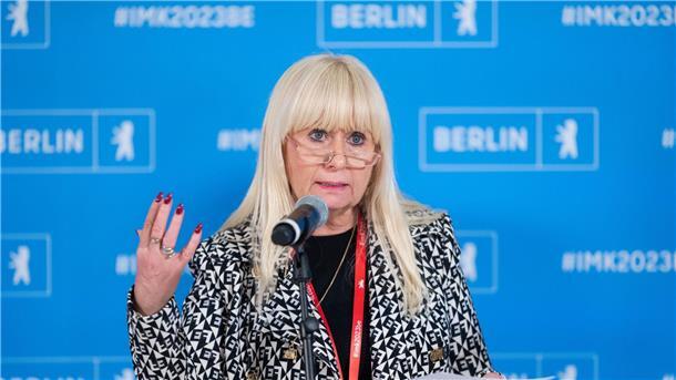 Innenminister: Leugnung des Existenzrechts Israels bestrafen Iris Spranger (SPD), Innensenatorin in Berlin, bei der Innenministerkonferenz (IMK).