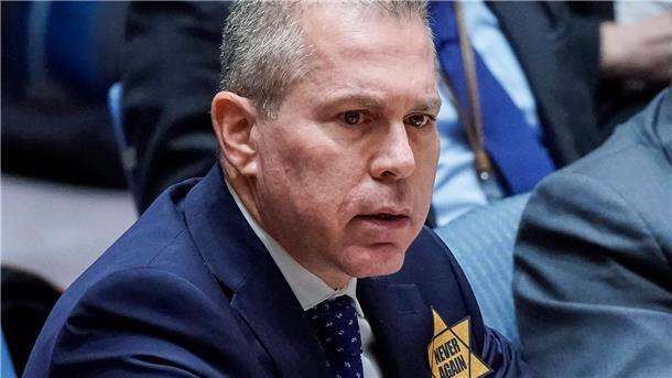 Israels UN-Botschafter mit gelbem Stern: Vergleich mit D-Day Israels UN-Botschafter Gilad Erdan mit dem gelben Davidstern.