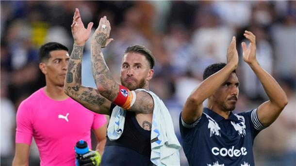 Ist zufrieden mit dem Auftakt: Sergio Ramos (M).