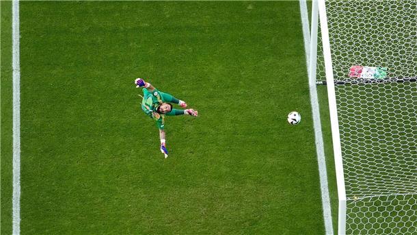 Italiens Torhüter Gianluigi Donnarumma war beim zweiten Tor der Schweizer chancenlos.