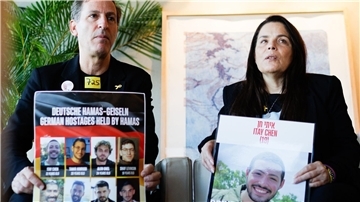 Itay Chens Eltern trafen Ende September Bundeskanzler Friedrich Merz. (Archivbild)