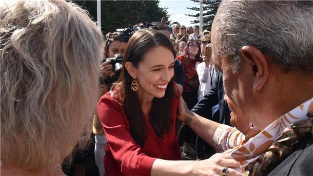Jacinda Ardern hat ihr Amt als neuseeländische Premierministerin niedergelegt.
