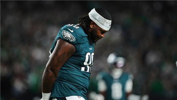 NFL-Start mit Aufreger: Disqualifikation nach Spuck-Attacke Jalen Carter hatte sich zum NFL-Auftakt nicht im Griff und flog vom Platz.