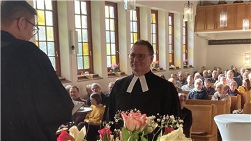 „Brückenbauer“: Jan-Peter Graap ist neuer Pastor in Hipstedt Jan-Peter Graap ist neuer Pastor in Hipstedt und zudem auch im Kirchenkreis tätig. Am Sonntag fand der Einführungsgottesdienst statt.