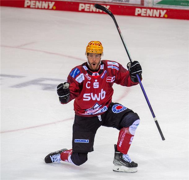 Jan Urbas klärt Posse um angebliches Karriereende auf: „Das ist nicht wahr“ Jan Urbas erzielte im Spiel gegen die Wolfsburg Grizzlys das 3:0.