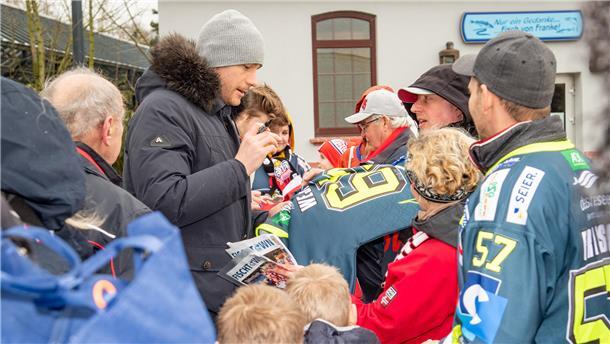 Jan Urbas (links) ist ein gefragter Mann.